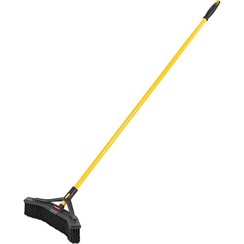 Rubbermaid Maximizer Push-to-Center Broom 18 Wide Black 1